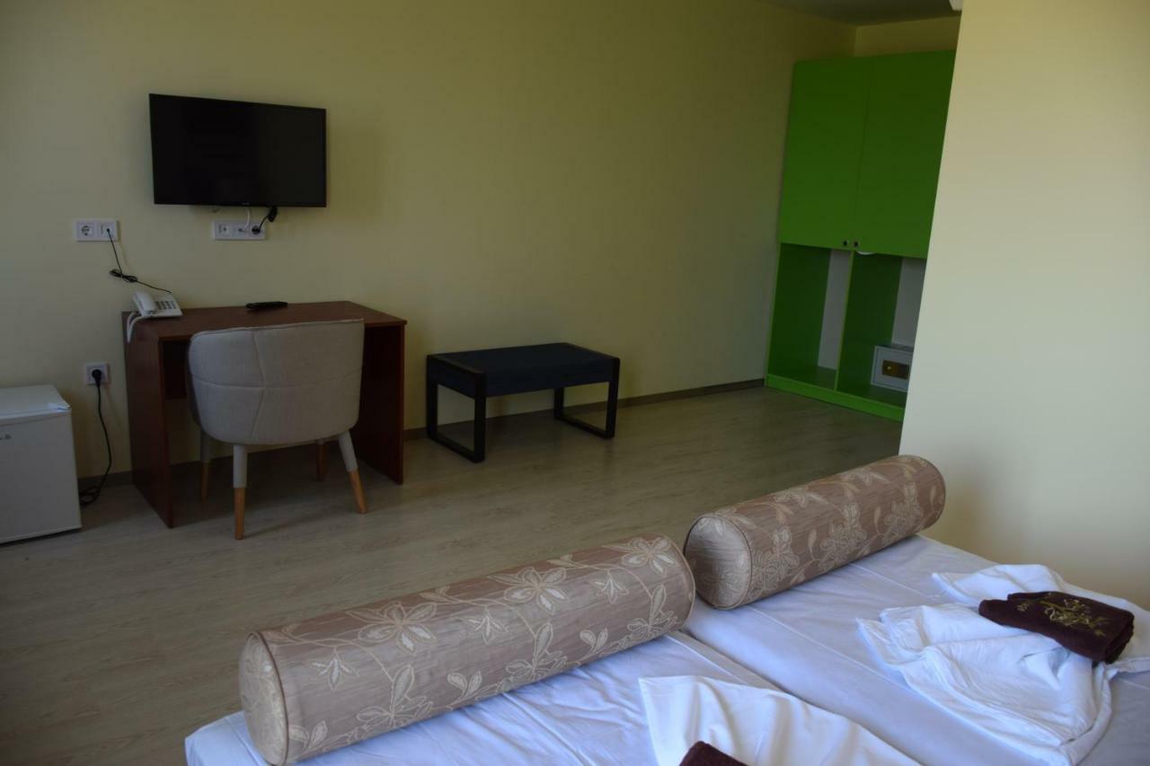 Hotel Camp And Pool Kranevo Esterno foto