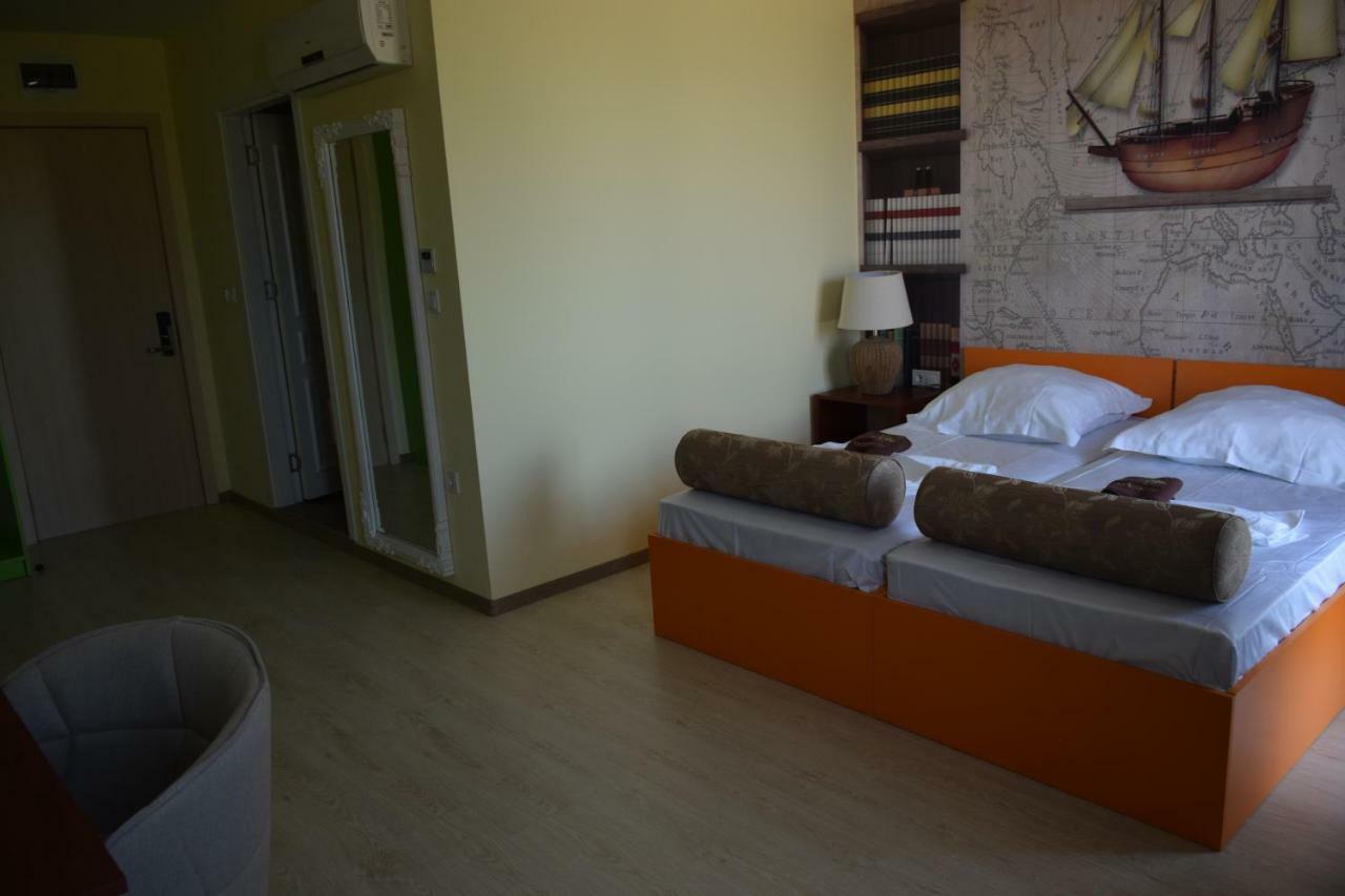 Hotel Camp And Pool Kranevo Esterno foto